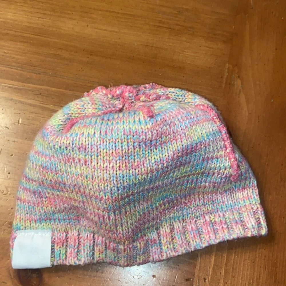 Disney Minnie Mouse Bow Beanie Xsmall/small fits size 3-6 100 polyester Pastels
